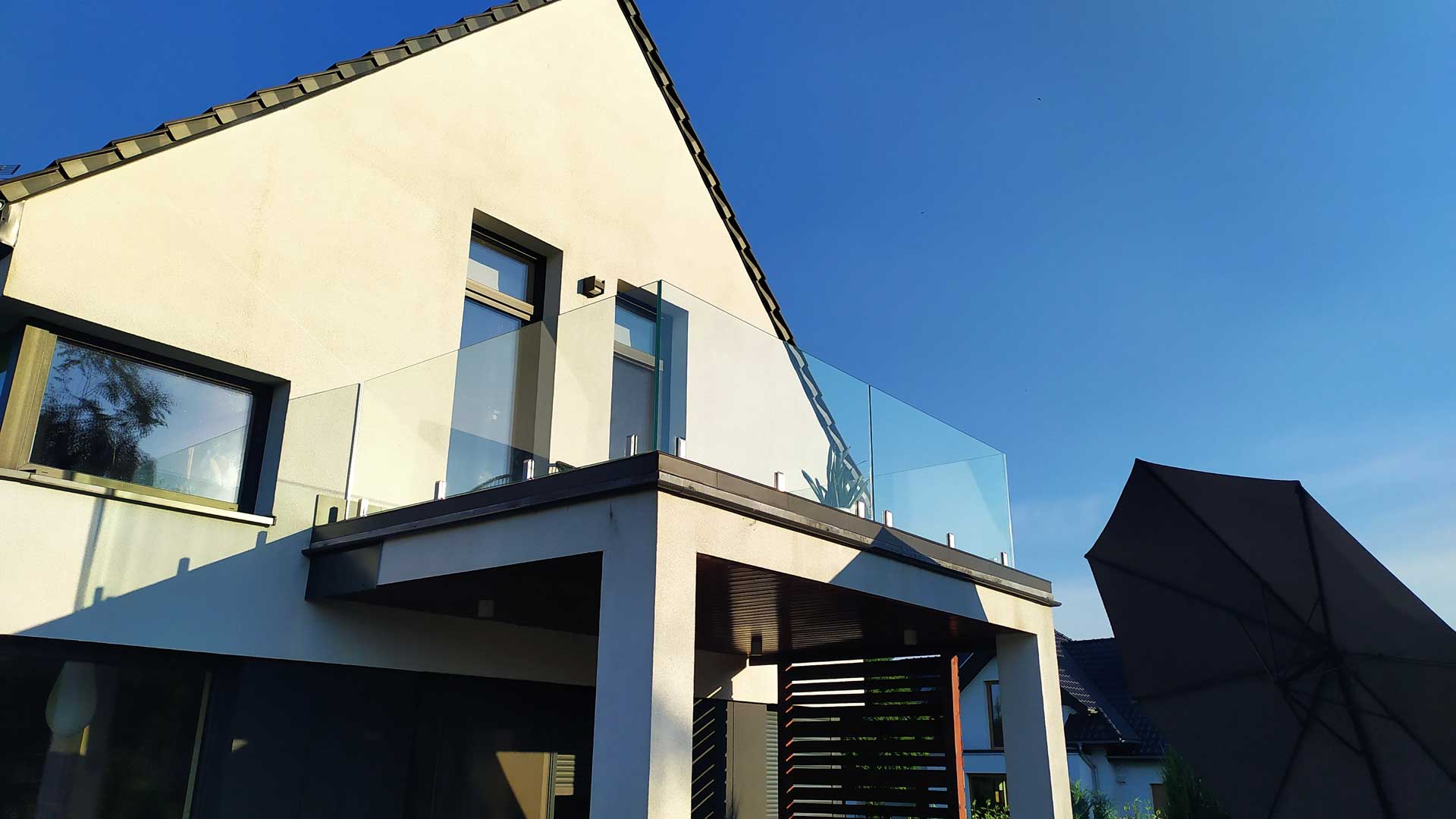 Balustrady szklane zewnętrzne